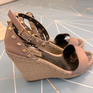 Valentino 105mm Rockstud Leather Wedge Espadrille Sandals in Poudre Sz 36.5